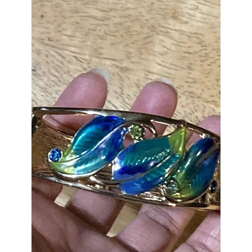 Unbranded gold tone